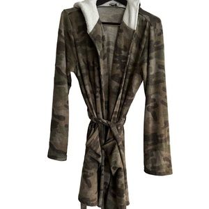 NWT Camo Robe